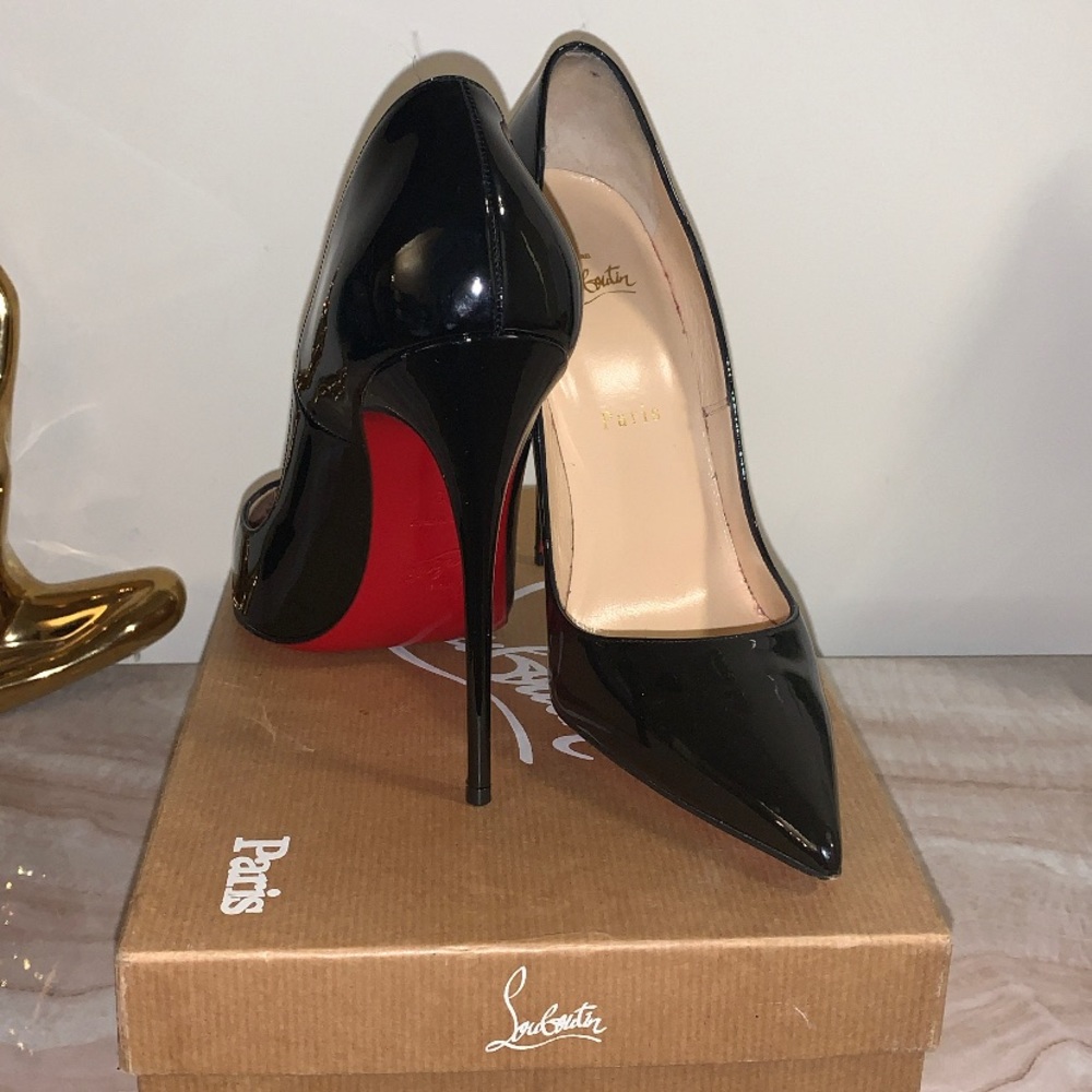 So Kate Christian Louboutin black size 39. Used but in good condition.